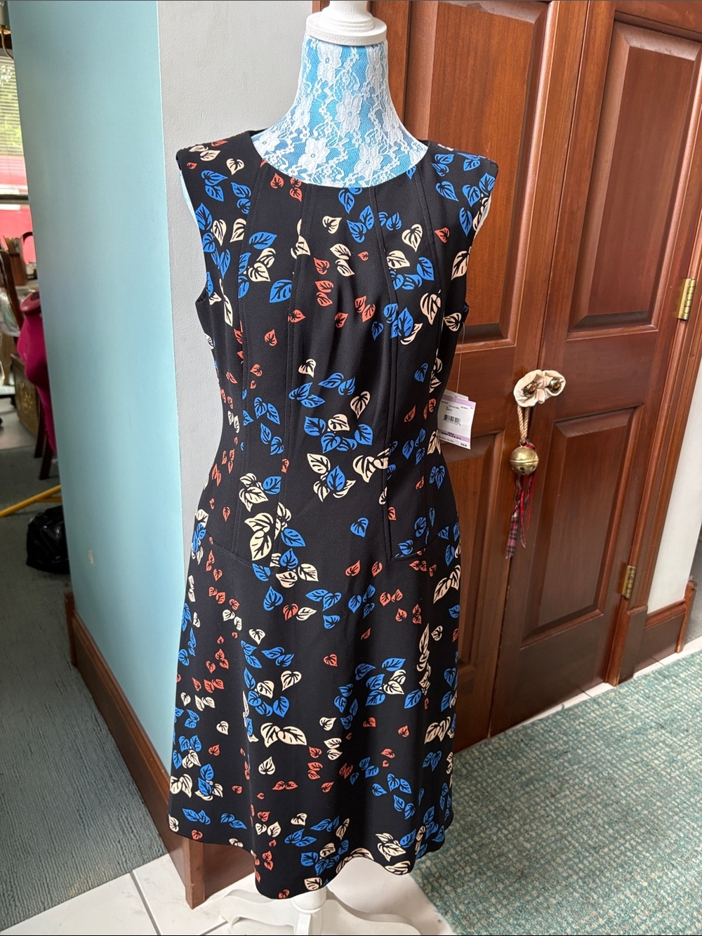 Anne Klein dress Sleeveless crewneck Black blue orange peach Leaf Print   A-Line